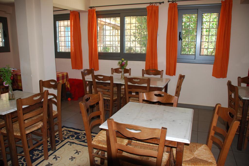 To Greki Hotel Livartzi Exterior photo