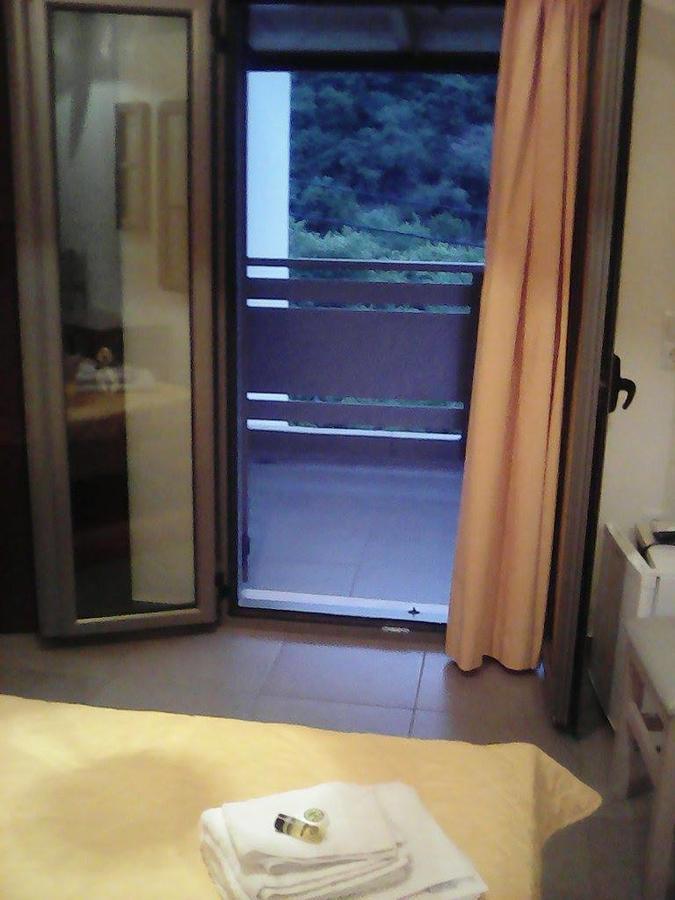 To Greki Hotel Livartzi Exterior photo
